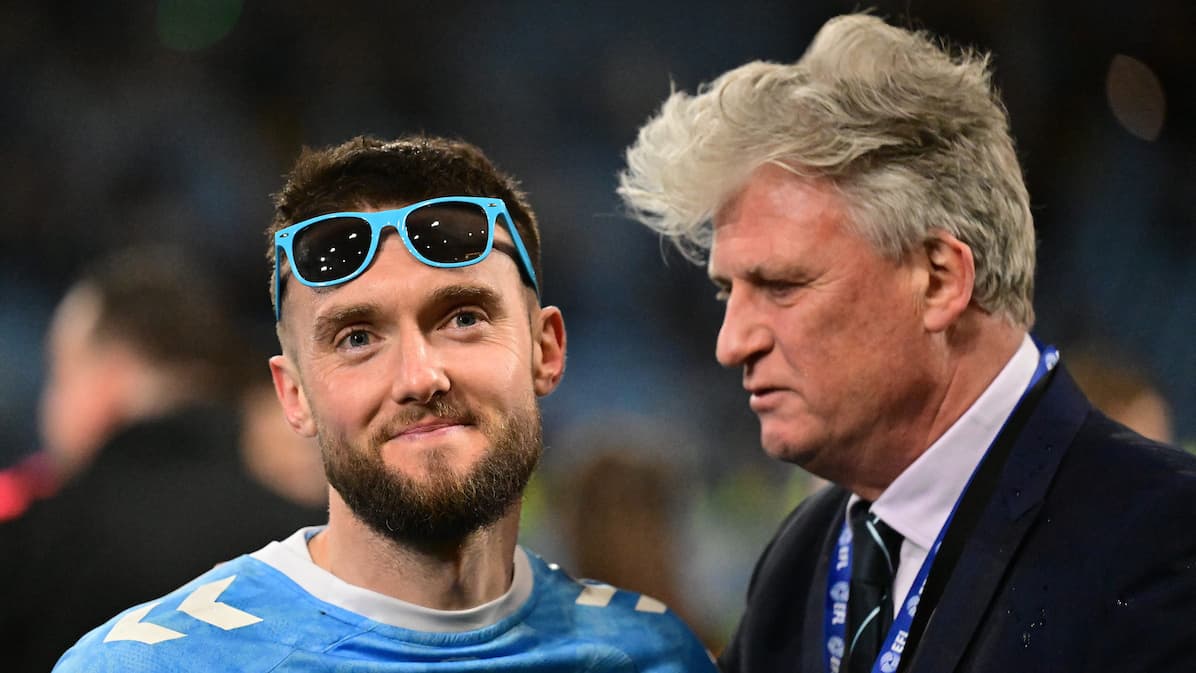 Coventry City midfielder Matt Grimes (6) and Coventry City chairman Doug King Celebrating winning the championship during the EFL Sky Bet Championship match between Coventry City and Portsmouth at the Coventry Building Society Arena, Coventry, UK on 21 April 2026.